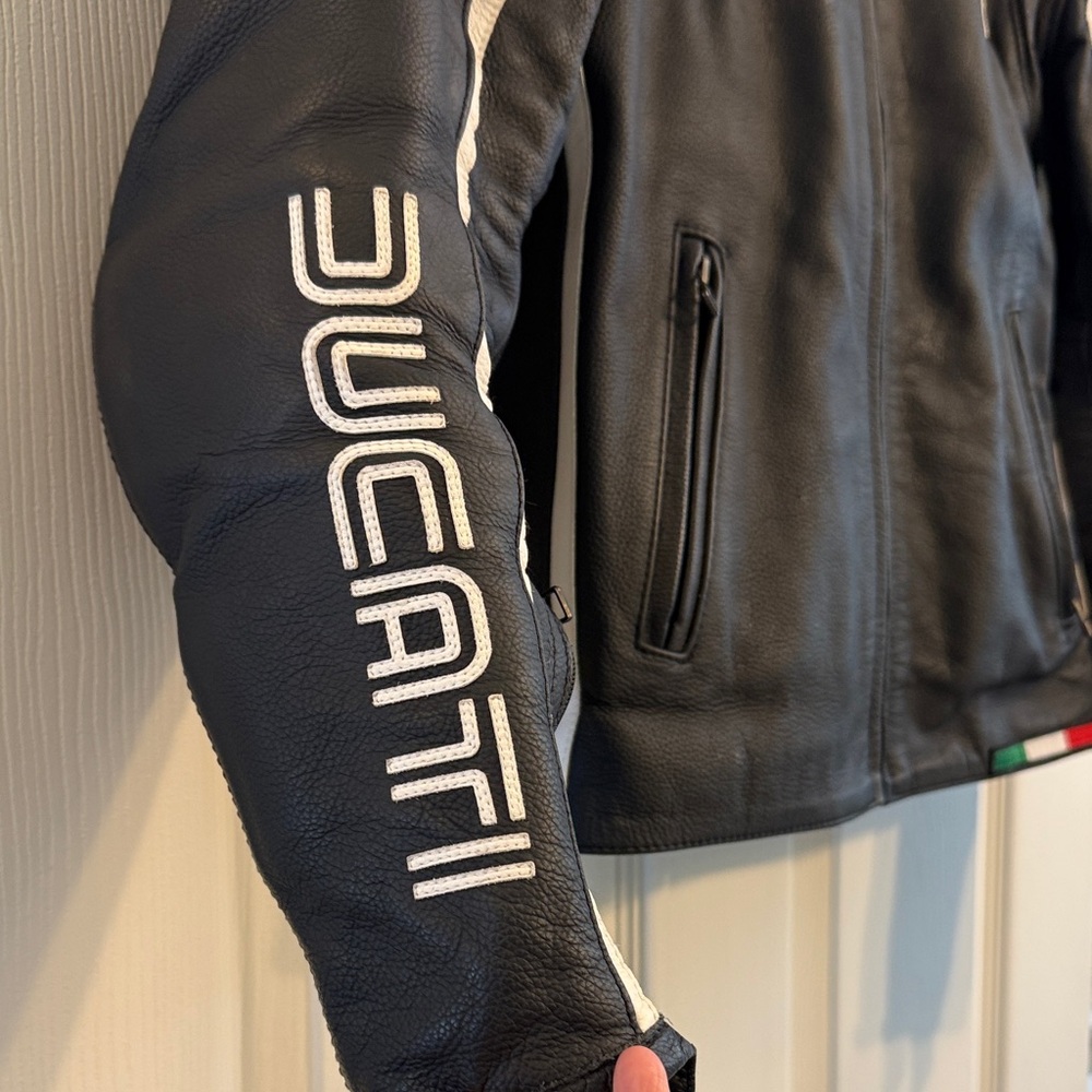 Ducati Black Performance Jacket for Women - Picture 3 of 4